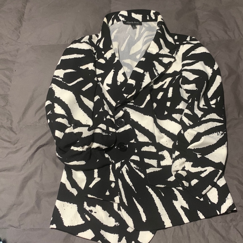 Spandex WHT & BLK blazer 😎